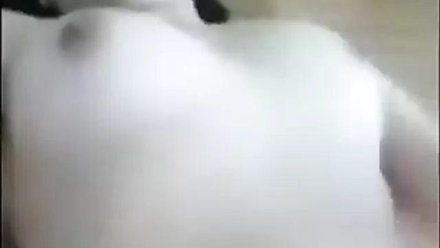 Казахская красотка ждет оргазма от пальцев